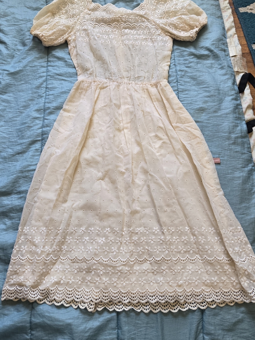 Vintage Women's Cream Eyelet Lace Dress